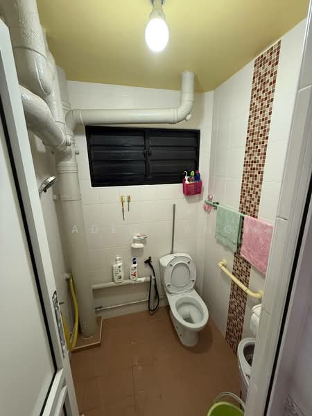149 Woodlands Street 13, 149 Woodlands Street 13, 2 Bedrooms, 721 sqft, HDB Flat For Sale, by Aden Yang, 500211782 - Bathroom - PropertyGuru.com.sg