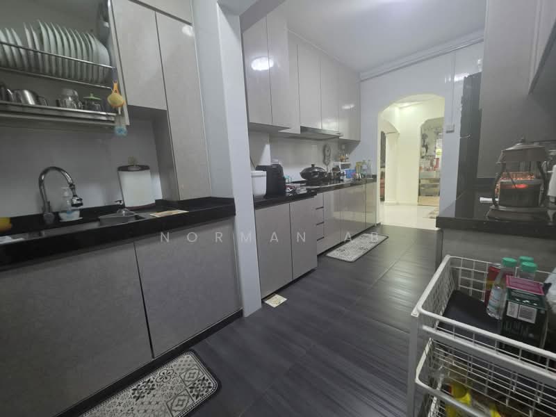 945 Hougang Street 92, 945 Hougang Street 92, 3 Bedrooms, 1,302 sqft, HDB Flat For Sale, by Norman AB, 500211787 - Kitchen - PropertyGuru.com.sg