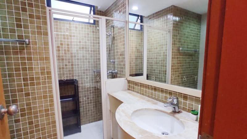 Blue Horizon, 29 West Coast Crescent, Buona Vista / West Coast / Clementi New Town, Room Rental, 100 sqft, Condominium For Rent, by Bespoke Habitat Pte Ltd, 500211799 - 05-18 Common Bathroom - PropertyGuru.com.sg