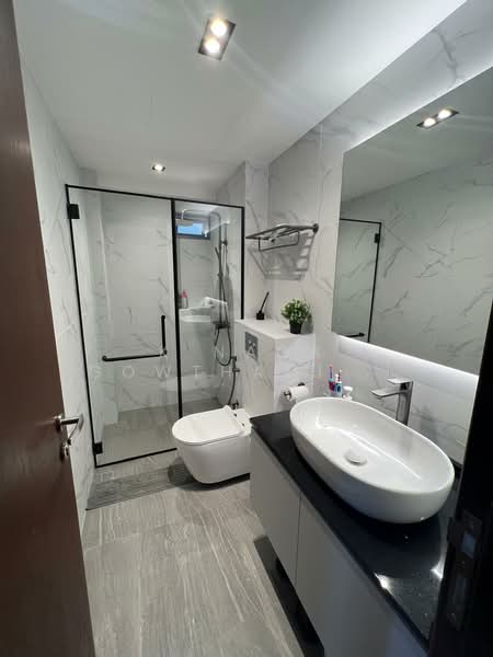 Dunman View, 102 Haig Road, 3 Bedrooms, 1,324 sqft, Condominium For Sale, by K Naga Gowthami(Naga), 500211806 - Common Bath - PropertyGuru.com.sg