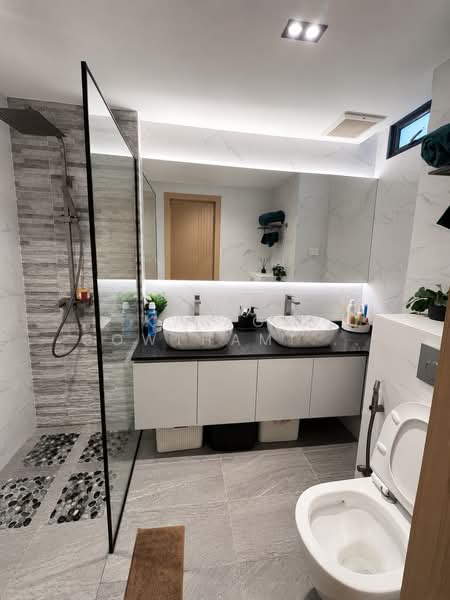 Dunman View, 102 Haig Road, 3 Bedrooms, 1,324 sqft, Condominium For Sale, by K Naga Gowthami(Naga), 500211806 - Master Bath - PropertyGuru.com.sg
