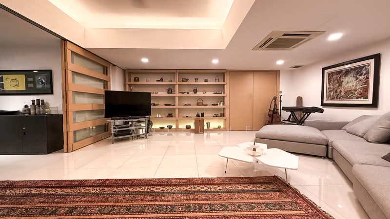 Wareham Road Bungalow Near MRT bigger than 6,000 sqft, Freehold, Move in condition, Plenty of space for multiple families, 7 Bedrooms, 8,011 sqft, Bungalow House For Sale, by Daniel Lee, 500211816 - Living Room - PropertyGuru.com.sg