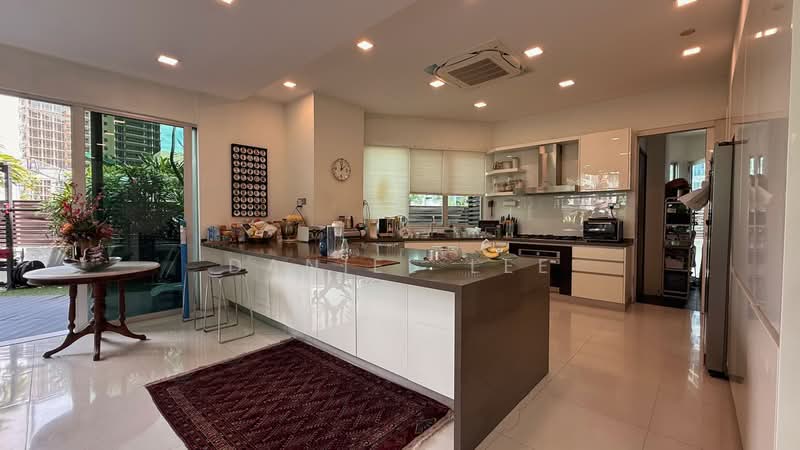 Wareham Road Bungalow Near MRT bigger than 6,000 sqft, Freehold, Move in condition, Plenty of space for multiple families, 7 Bedrooms, 8,011 sqft, Bungalow House For Sale, by Daniel Lee, 500211816 - Kitchen - PropertyGuru.com.sg