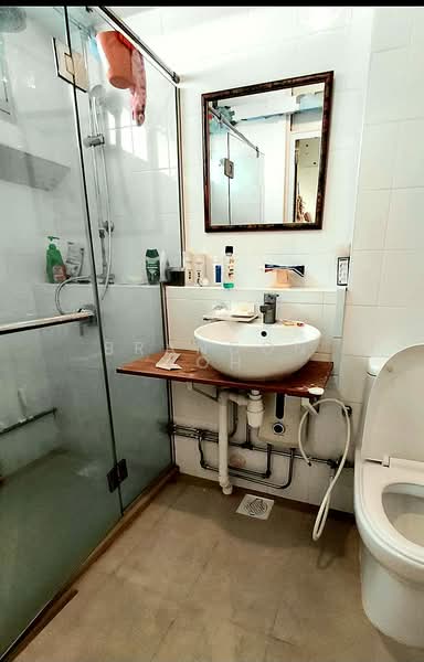271 Bishan Street 24, 271 Bishan Street 24, 3 Bedrooms, 1,195 sqft, HDB Flat For Sale, by Brandon Loh, 500211818 - Bathroom - PropertyGuru.com.sg