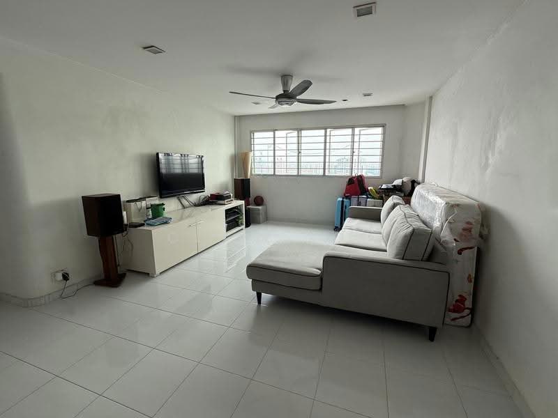 106 Jurong East Street 13, 106 Jurong East Street 13, Boon Lay / Jurong / Tuas, 3 Bedrooms, 1,292 sqft, HDB Flat For Rent, by Clive Foo, 500211837 - Living Room - PropertyGuru.com.sg
