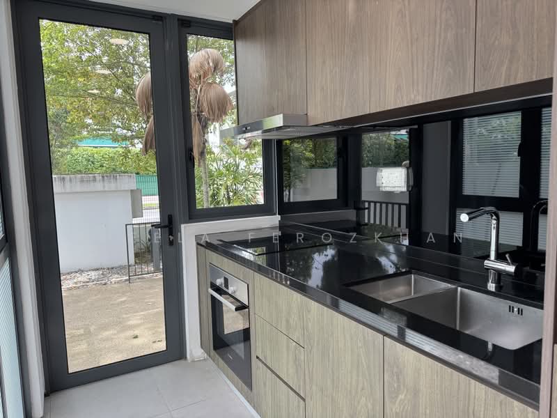 Alias Villas, JALAN HAJI ALIAS, 5 Bedrooms, 3,003 sqft, Cluster House For Rent, by Sheela Ferozkhan, 500211841 - Kitchen - PropertyGuru.com.sg