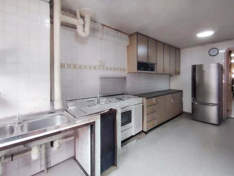 444 Ang Mo Kio Avenue 10, 444 Ang Mo Kio Avenue 10, 2 Bedrooms, 882 sqft, HDB Flat For Sale, by JASLIN LEE, 500211851 - Kitchen - PropertyGuru.com.sg