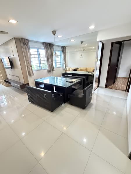 242 Hougang Street 22, 242 Hougang Street 22, 3 Bedrooms, 92 sqft, HDB Flat For Rent, by Cheryl Tan, 500211852 - Living Room - PropertyGuru.com.sg