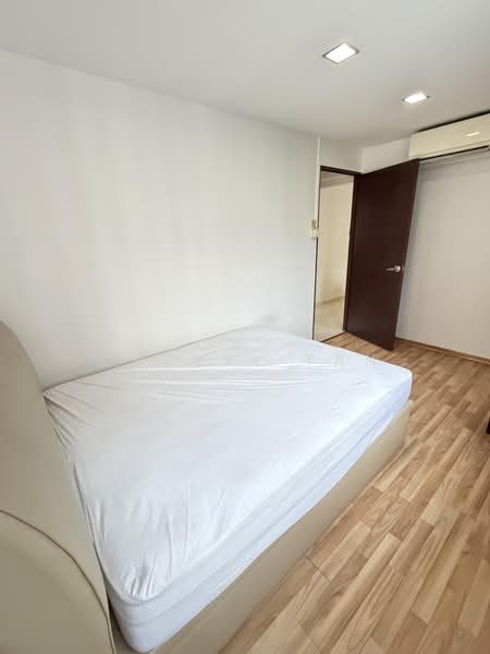 242 Hougang Street 22, 242 Hougang Street 22, 3 Bedrooms, 92 sqft, HDB Flat For Rent, by Cheryl Tan, 500211852 - Bedroom - PropertyGuru.com.sg