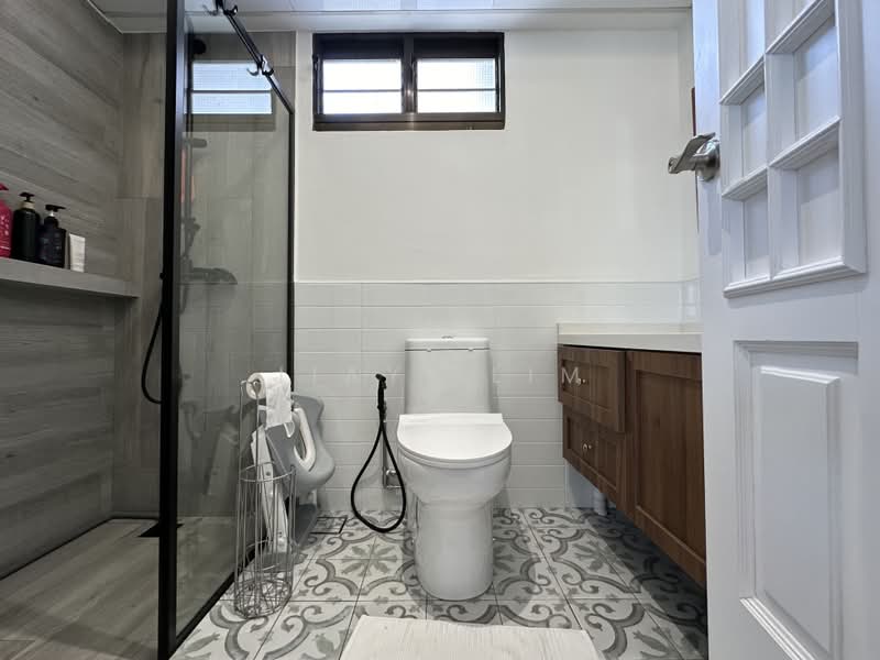 79B Toa Payoh Central, 79B Toa Payoh Central, 3 Bedrooms, 979 sqft, HDB Flat For Sale, by Jiayi Lim, 500211863 - Bathroom - PropertyGuru.com.sg