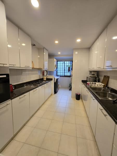 Warner Court, 110 Holland Ave, 2 Bedrooms, 1,280 sqft, Condominium For Sale, by Salina Goh, 500211871 - Kitchen - PropertyGuru.com.sg