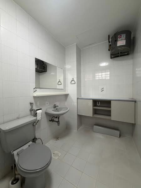 3-Storey Landed Terrace @ Kovan/Serangoon | 4+Study | 4 Bath, Kovan | Serangoon | Hougang, 4 Bedrooms, 1,650 sqft, Terraced House For Rent, by Edwin Su, 500211875 - Bathroom - PropertyGuru.com.sg