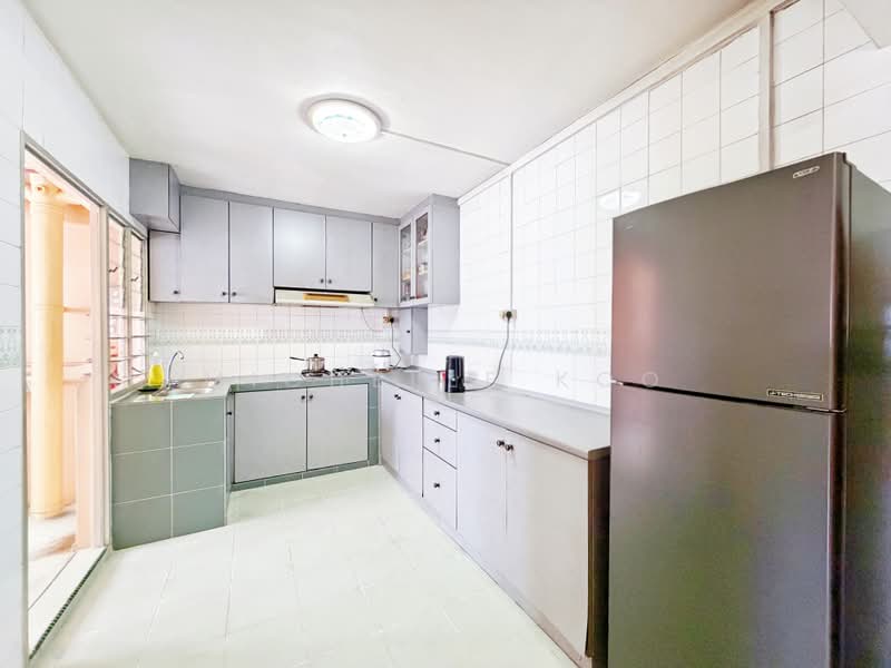 352 Woodlands Avenue 1, 352 Woodlands Avenue 1, 3 Bedrooms, 1,141 sqft, HDB Flat For Sale, by Michelle Koo, 500211881 - Kitchen - PropertyGuru.com.sg