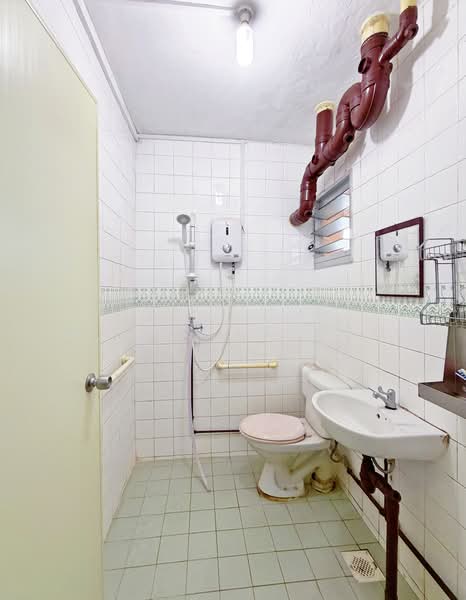 352 Woodlands Avenue 1, 352 Woodlands Avenue 1, 3 Bedrooms, 1,141 sqft, HDB Flat For Sale, by Michelle Koo, 500211881 - Bathroom - PropertyGuru.com.sg