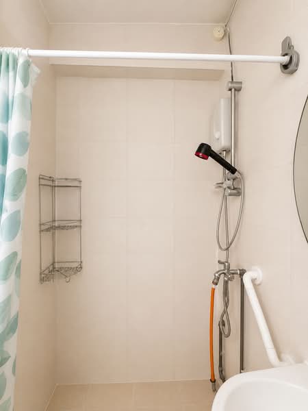241 Serangoon Avenue 3, 241 Serangoon Avenue 3, Room Rental, 150 sqft, HDB Flat For Rent, by Joey Tan, 500211893 - Bathroom - PropertyGuru.com.sg