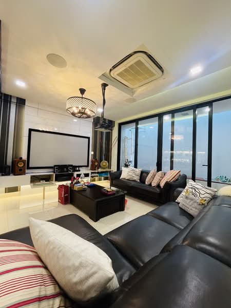 Avant Parc, Wak Hassan Place, 5 Bedrooms, 4,467 sqft, Terraced House For Sale, by Esther Ng, 500211902 - Living Room - PropertyGuru.com.sg