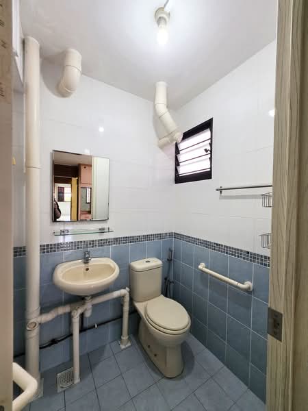 744 Yishun Street 72, 744 Yishun Street 72, 2 Bedrooms, 883 sqft, HDB Flat For Sale, by Adeline Low, 500211913 - Master Bath - PropertyGuru.com.sg