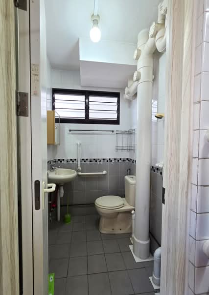 744 Yishun Street 72, 744 Yishun Street 72, 2 Bedrooms, 883 sqft, HDB Flat For Sale, by Adeline Low, 500211913 - Bath 2 - PropertyGuru.com.sg