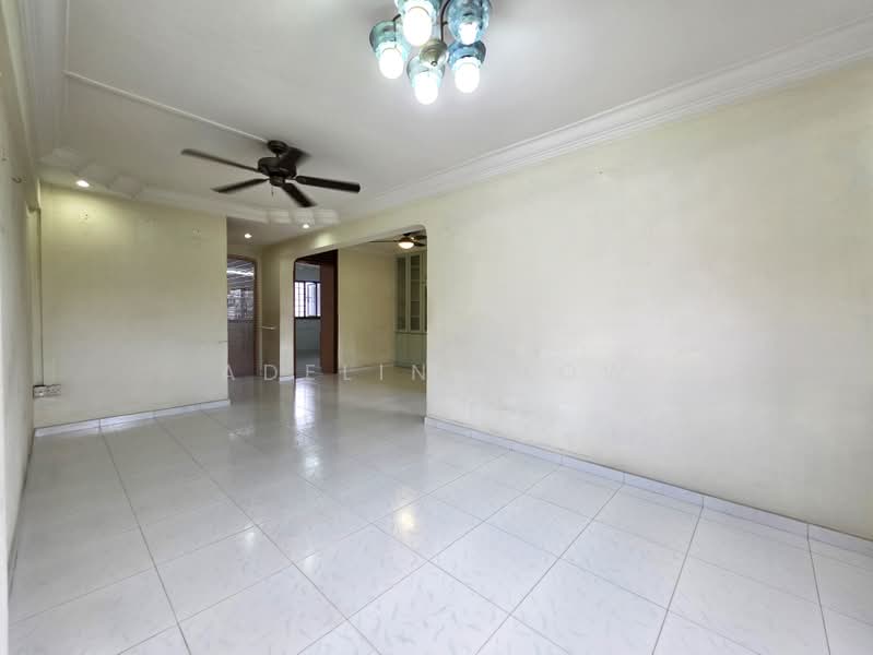 744 Yishun Street 72, 744 Yishun Street 72, 2 Bedrooms, 883 sqft, HDB Flat For Sale, by Adeline Low, 500211913 - Spacious Living Room - PropertyGuru.com.sg