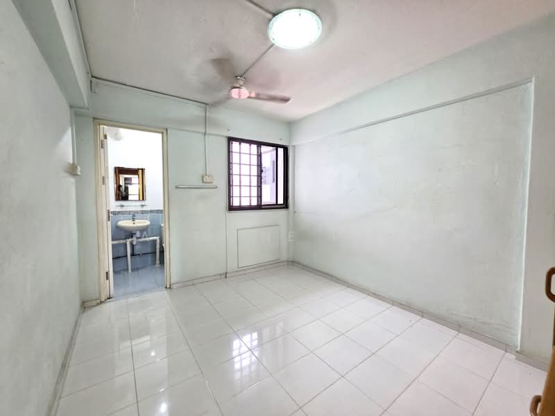 744 Yishun Street 72, 744 Yishun Street 72, 2 Bedrooms, 883 sqft, HDB Flat For Sale, by Adeline Low, 500211913 - Master Bedroom with Attached Bath - PropertyGuru.com.sg