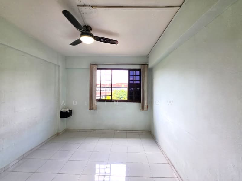 744 Yishun Street 72, 744 Yishun Street 72, 2 Bedrooms, 883 sqft, HDB Flat For Sale, by Adeline Low, 500211913 - Bedroom 2 (Unblocked View) - PropertyGuru.com.sg