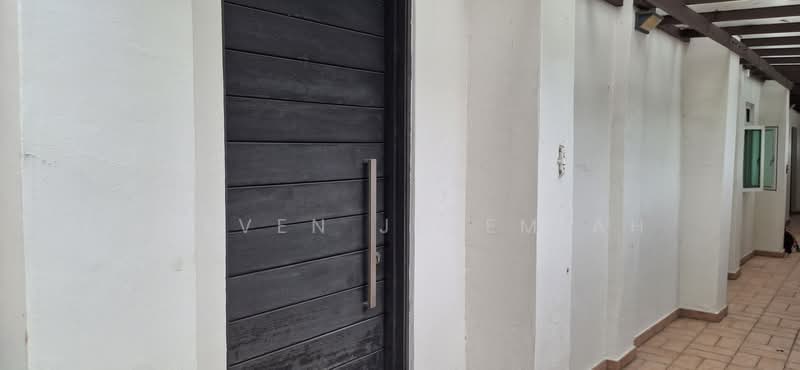 Pasir Panjang Landed 1 Bedder, PASIR PANJANG ROAD, 1 Bedroom, 440 sqft, Terraced House For Rent, by Steven Jeremiah, 500211921 - Exterior - PropertyGuru.com.sg