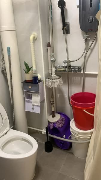 931 Jurong West Street 92, 931 Jurong West Street 92, Room Rental, 150 sqft, HDB Flat For Rent, by Aida Tay, 500211923 - Bathroom - PropertyGuru.com.sg
