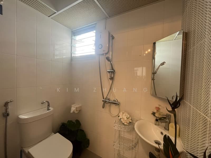 79 Dawson Road, 79 Dawson Road, 3 Bedrooms, 667 sqft, HDB Flat For Rent, by Kim Zhuang, 500211942 - Bathroom - PropertyGuru.com.sg