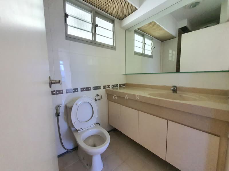 273B Compassvale Link, 273B Compassvale Link, 3 Bedrooms, 969 sqft, HDB Flat For Sale, by CK Gan, 500211962 - Bathroom - PropertyGuru.com.sg