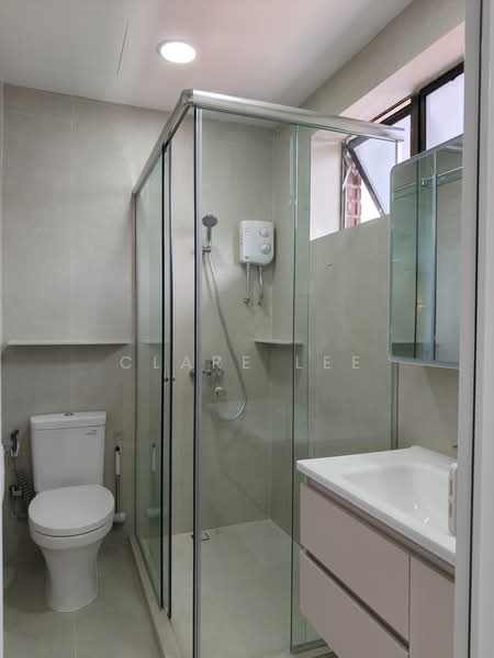 West Coast, West Coast Road, Room Rental, 180 sqft, Terraced House For Rent, by Clare Lee, 500211970 - Ensuite Bathroom 202 - PropertyGuru.com.sg