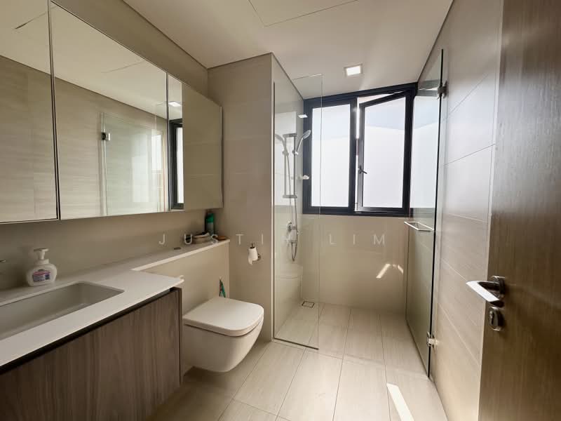 Lakeville, 7 jurong lake link, 3 Bedrooms, 1,141 sqft, Condominium For Sale, by Justin Lim, 500211981 - Bathroom - PropertyGuru.com.sg