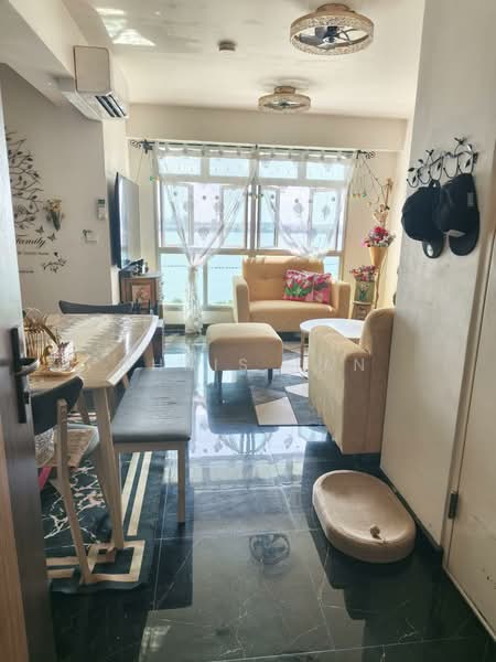 421C Northshore Drive, 421C Northshore Drive, 2 Bedrooms, 731 sqft, HDB Flat For Sale, by Chris Tan, 500211991 - Living Room - PropertyGuru.com.sg