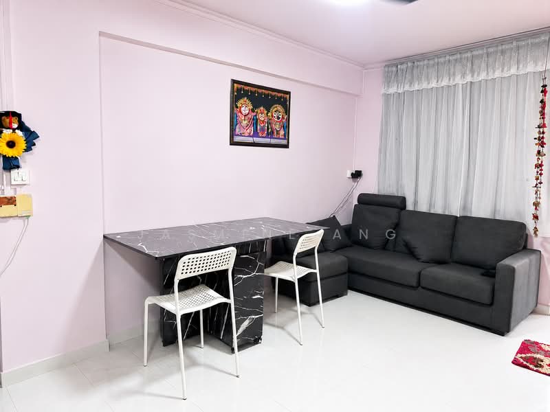 33 Jalan Bahagia, 33 Jalan Bahagia, 2 Bedrooms, 603 sqft, HDB Flat For Sale, by Jasmine Ang, 500212002 - Living Room - PropertyGuru.com.sg