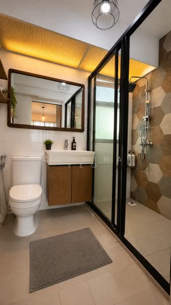 117A Jalan Tenteram, 117A Jalan Tenteram, 3 Bedrooms, 1,001 sqft, HDB Flat For Rent, by Cortina Yeo, 500212007 - Bathroom - PropertyGuru.com.sg
