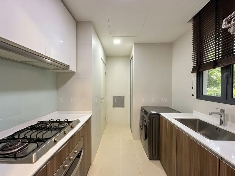 The Luxurie, 29 Compassvale Road, 4 Bedrooms, 1,313 sqft, Condominium For Sale, by Shanel Liew, 500212011 - Kitchen - PropertyGuru.com.sg