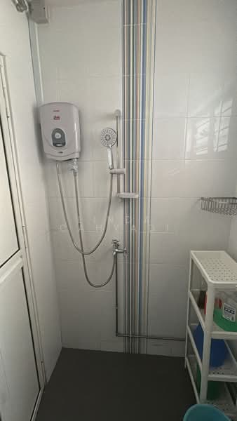 515 Hougang Avenue 10, 515 Hougang Avenue 10, Room Rental, 100 sqft, HDB Flat For Rent, by Linda Cahyadi, 500212013 - Bathroom - PropertyGuru.com.sg