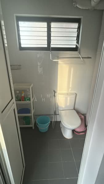 515 Hougang Avenue 10, 515 Hougang Avenue 10, Room Rental, 100 sqft, HDB Flat For Rent, by Linda Cahyadi, 500212013 - Bathroom - PropertyGuru.com.sg