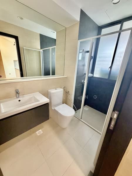 The Springside, Springside Crescent, 6 Bedrooms, 1,663 sqft, Terraced House For Rent, by Joelle Ng, 500212018 - Bathroom - PropertyGuru.com.sg