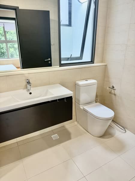 The Springside, Springside Crescent, 6 Bedrooms, 1,663 sqft, Terraced House For Rent, by Joelle Ng, 500212018 - Bathroom - PropertyGuru.com.sg