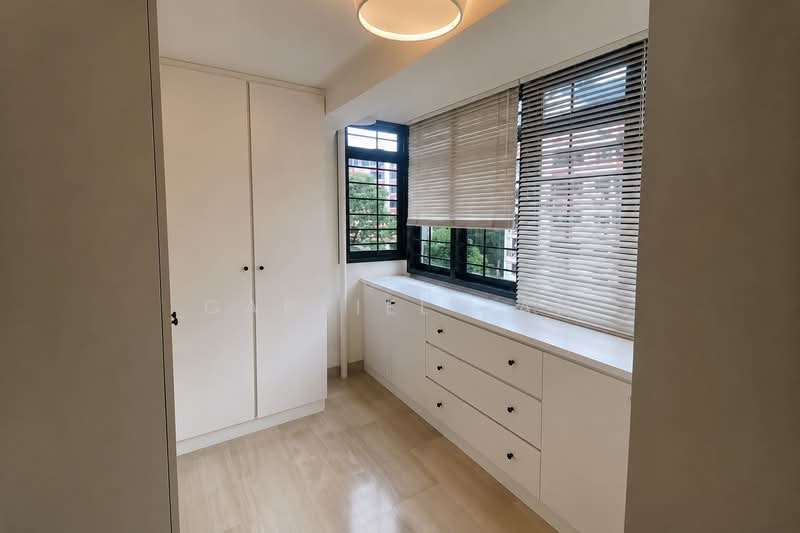 C.H.E.A.P | Rennovated | 2 MRTs | High Floor | D5 | All Race Eligible, Commonwealth Drive / Commonwealth Crescent / Commonwealth Close, 2 Bedrooms, 678 sqft, HDB Flat For Sale, by Gabriel Tan, 500212052 - Utility (convert to walk-in Wardrobe) - PropertyGuru.com.sg