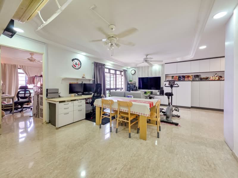 764 Woodlands Circle, 764 Woodlands Circle, 3 Bedrooms, 1,195 sqft, HDB Flat For Sale, by Louis Kwek, 500212069 - Living Room - PropertyGuru.com.sg