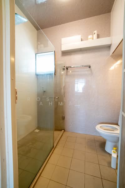 220A Sumang Lane, 220A Sumang Lane, 3 Bedrooms, 1,001 sqft, HDB Flat For Sale, by Roselynn Ahmad, 500212073 - Master Bathroom - PropertyGuru.com.sg