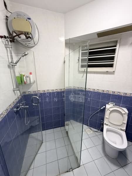 298 Punggol Central, 298 Punggol Central, Room Rental, 120 sqft, HDB Flat For Rent, by Anthony Sentosa, 500212078 - Bathroom - PropertyGuru.com.sg