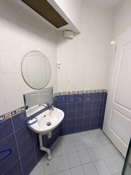 298 Punggol Central, 298 Punggol Central, Room Rental, 120 sqft, HDB Flat For Rent, by Anthony Sentosa, 500212078 - Bathroom - PropertyGuru.com.sg