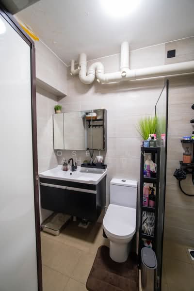 275D Jurong West Street 25, 275D Jurong West Street 25, 3 Bedrooms, 1,195 sqft, HDB Flat For Sale, by Roselynn Ahmad, 500212080 - Bathroom - PropertyGuru.com.sg