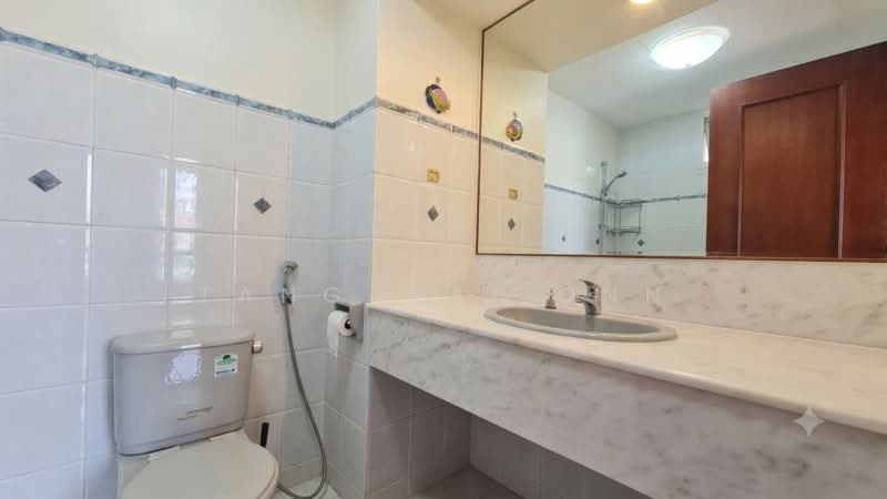 Parkshore, 201 Tanjong Rhu Road, 4 Bedrooms, 2,325 sqft, Condominium For Rent, by Tang Wai Onn, 500212116 - Bathroom - PropertyGuru.com.sg
