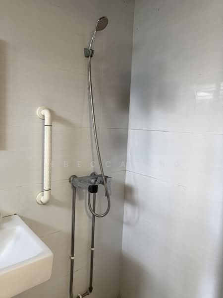 352 Yishun Ring Road, 352 Yishun Ring Road, 3 Bedrooms, 1,572 sqft, HDB Flat For Sale, by Rebecca Ang, 500212132 - Bathroom - PropertyGuru.com.sg