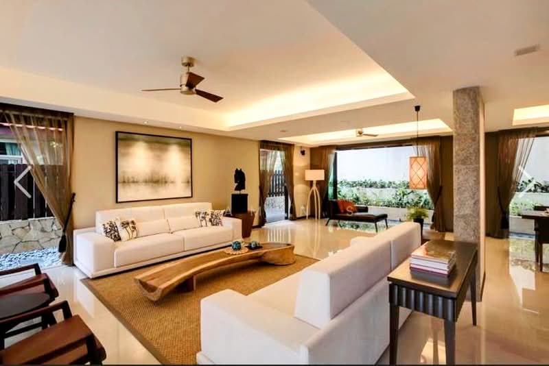 🌟TIMELESS BUNGALOW IN SIGLAP'S GOLDEN MILE💕, 1 TO 2 KM TO TAO NAN, 1 KM TO ST. STEPHEN' SCHOOLS, 5 Bedrooms, 4,600 sqft, Bungalow House For Sale, by Benjamin Soh, 500212145 - Living Room - PropertyGuru.com.sg