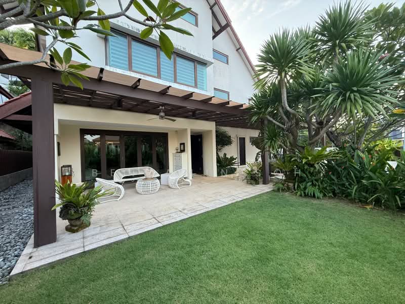 🌟TIMELESS BUNGALOW IN SIGLAP'S GOLDEN MILE💕, 1 TO 2 KM TO TAO NAN, 1 KM TO ST. STEPHEN' SCHOOLS, 5 Bedrooms, 4,600 sqft, Bungalow House For Sale, by Benjamin Soh, 500212145 - Exterior - PropertyGuru.com.sg