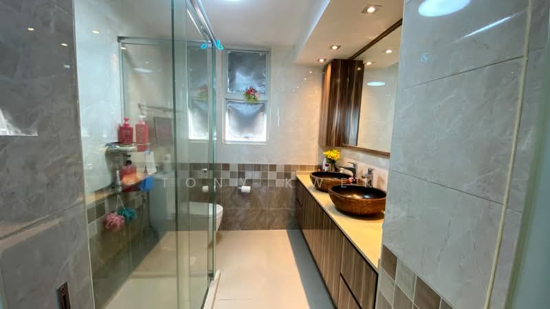 Northoaks, 26 Woodlands Cresent, 3 Bedrooms, 1,249 sqft, Condominium For Sale, by Tony Kwek, 500212150 - Bathroom - PropertyGuru.com.sg